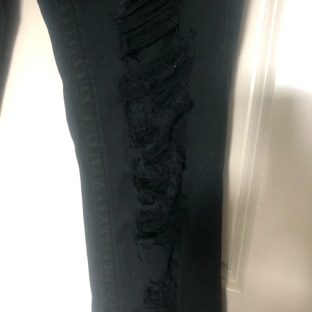 REFUGE BLACK DENIM DISTRESSED JEANS